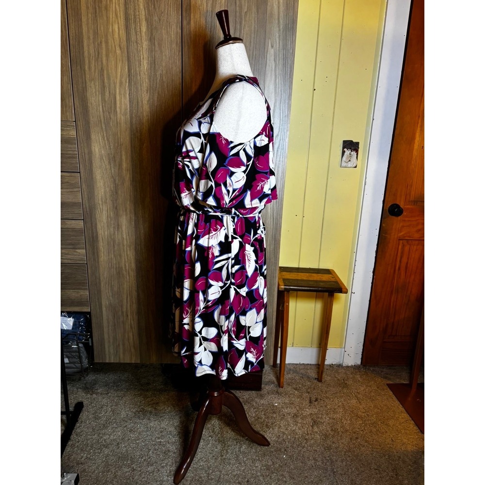293. Roz & Ali Women 1X Floral Cold Shoulder Dress Knee Length Chic - Picture 4 of 5